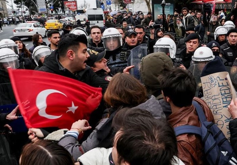 استمرار الاحتجاجات التركية في اليوم الخامس/ نقل الإماموغلو إلى السجن