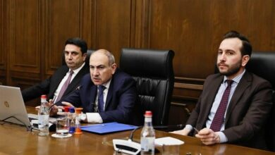 التحقيق في عملية السلام مع أذربيجان في اجتماع باشيني مع الحزب الحاكم