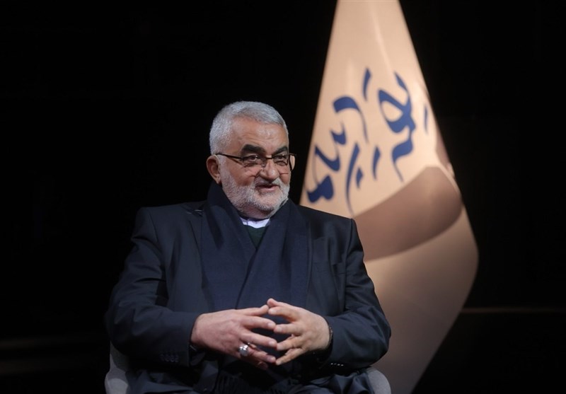 بوروجيردي: يعتقد الشعب الأمريكي اليوم أن هذا البلد ضعيف