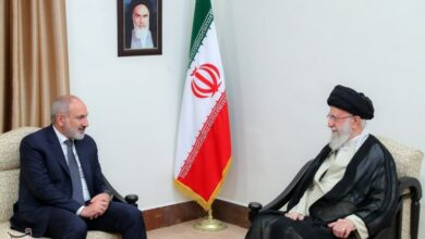 تهانينا لرئيس الوزراء الأرمني للزعيم الأعلى للثورة