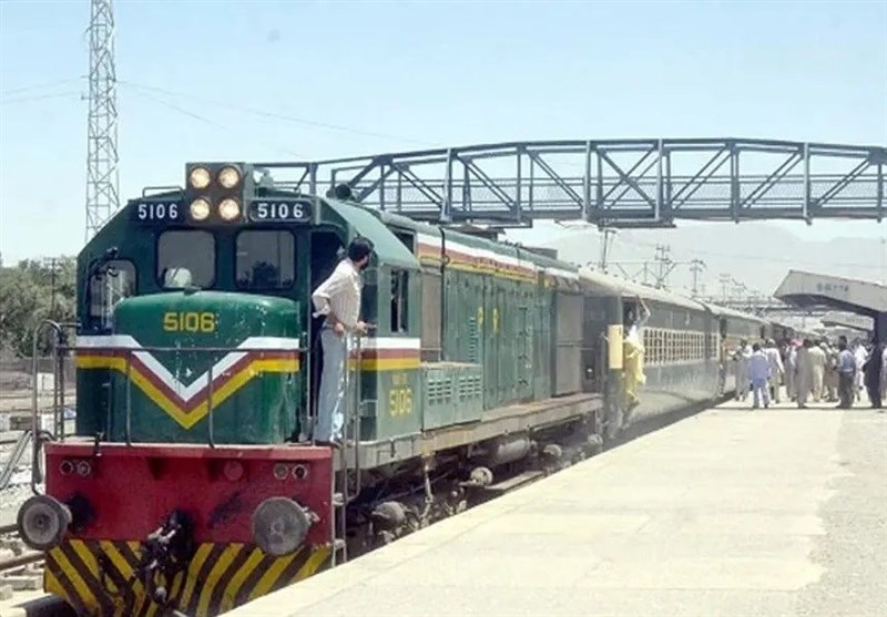 رهينة لأخذ أكثر من 400 مسافر في هجوم القطار الباكستاني