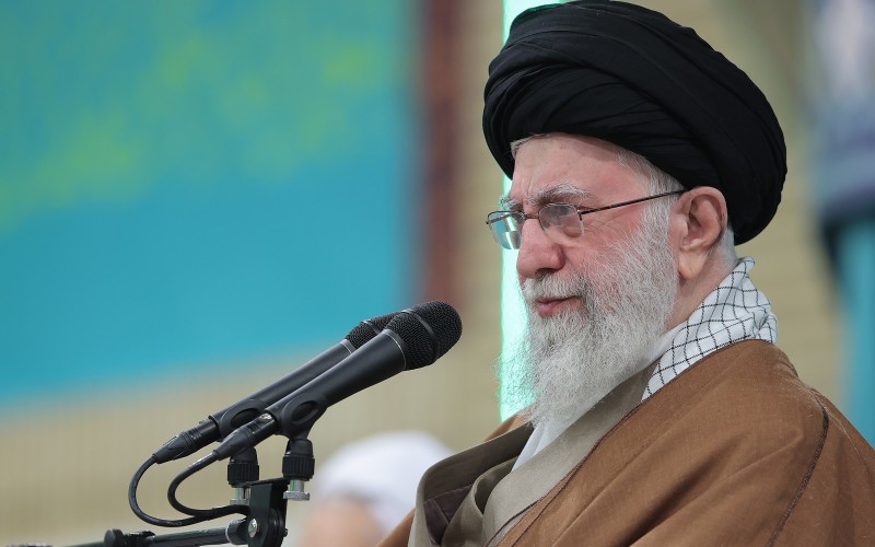 على الدول الإسلامية أن تدافع عن حقوقها ولا تسمح لأمريكا بابتزازها