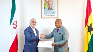كرس السفير الإيراني عمله لوزير الخارجية غانا