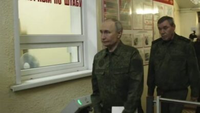 وجود بوتين في الزي العسكري في غرفة عمليات مقاطعة كورسك