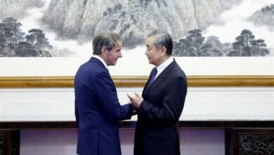 استشارة وزير الخارجية الصيني مع جروسي في البرنامج النووي الإيراني