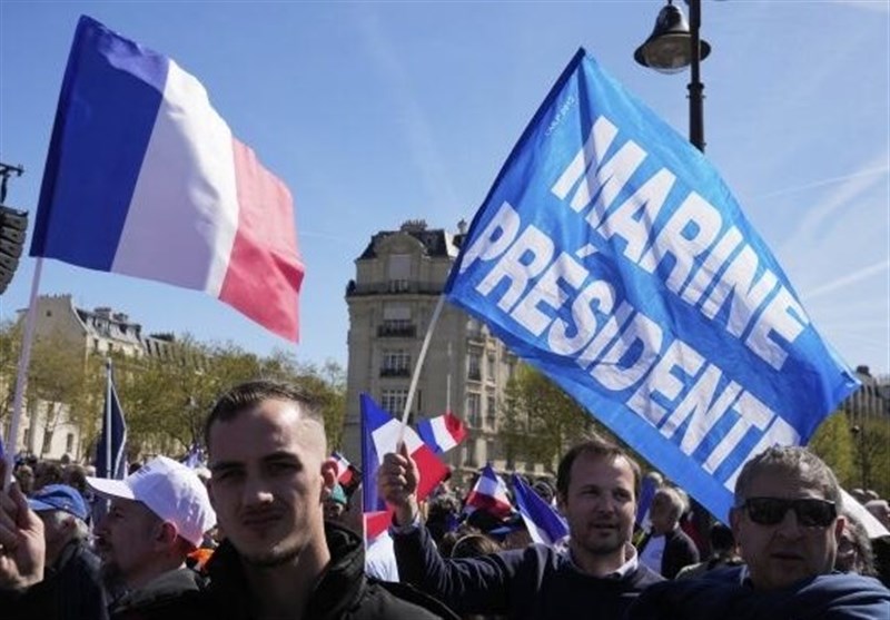 التجمع اليمين المتطرف في فرنسا لدعم مارين لوبين