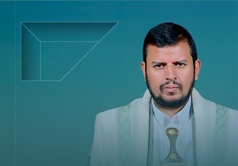 الحوثي: تسعى أمريكا إلى شرعية للهجرة القسرية