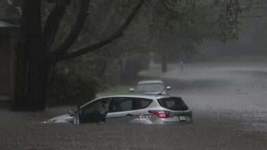 غادرت الفيضانات في جنوب وغرب أمريكا 16 قتيلاً