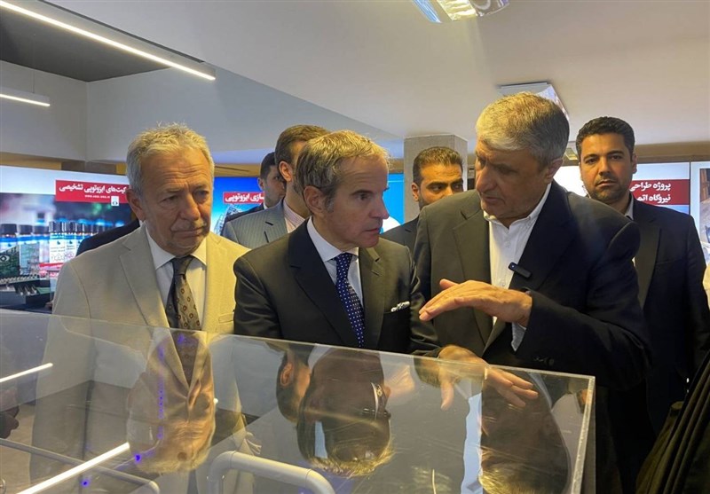 وجود جروسسي في معرض إنجاز الصناعة النووية الإيرانية