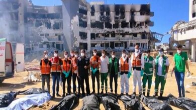 انتشال 15 جثمانًا إضافيًا من مستشفى الشفاء في غزة /غزة , مستشفى الشفاء , الدفاع المدني , جثامين , النظام الصهيوني