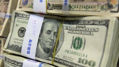 حزم من الدولارات الأمريكية متكدسة /دولار أمريكي , عملات , اقتصاد , مالية , أوراق نقدية