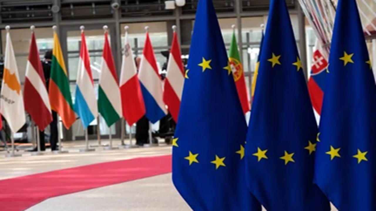 European Council sanctions against an Iranian official and some officials of the Hamas movement