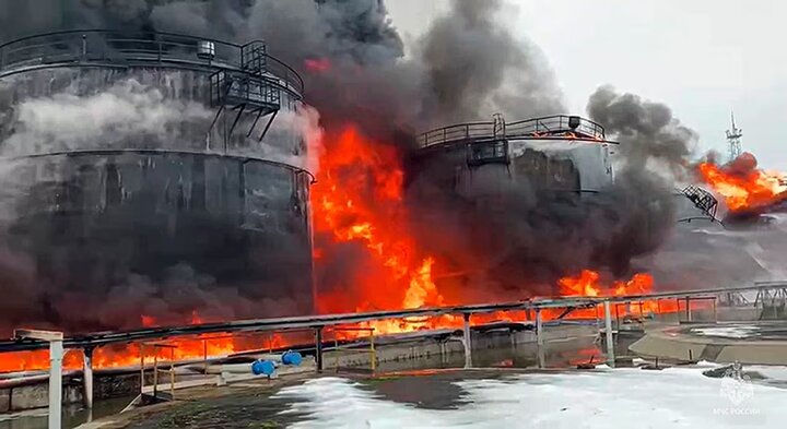 Ukraine’s attack on Rostov/ Russian oil tanks caught fire + video