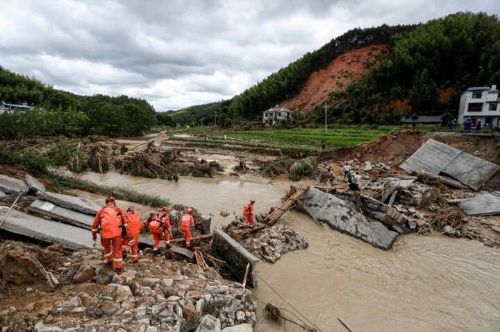 Floods and landslides in China left 19 dead and injured