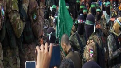 Delivery of Israeli captives to the Red Cross and kiss over Qassam fighter+ Movie