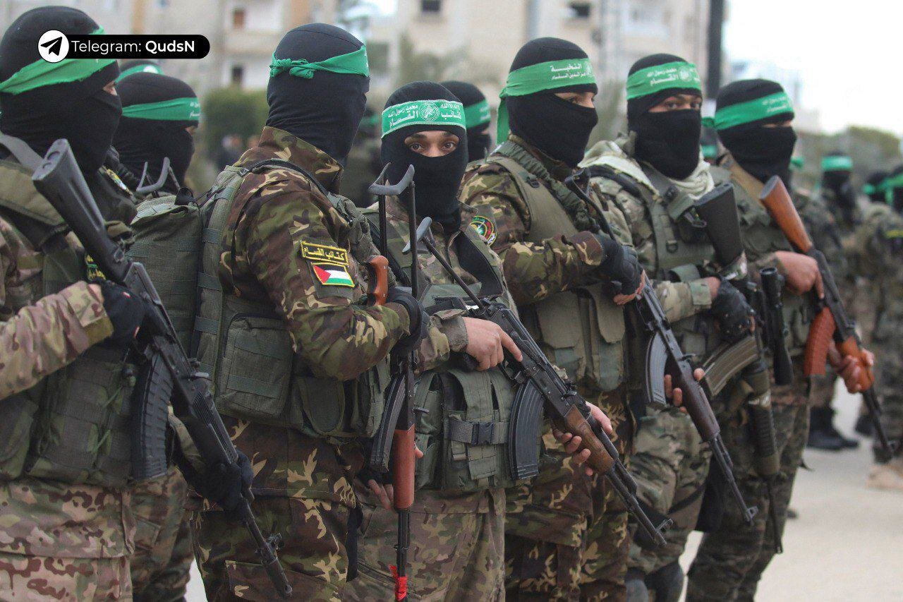 نیروهای قسام با لباسها و تجهیزات نظامی توجه رسانهها را به خود جلب کردند+ تصاویر