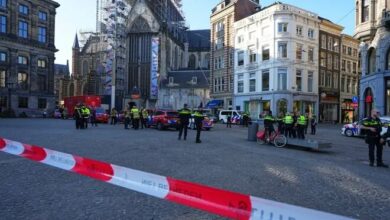A knife attack in the center of Amsterdam with 2 wounds+ movies