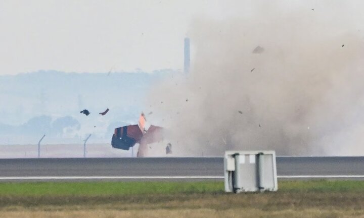 Plane crash while performing maneuvers in Australia + Movie