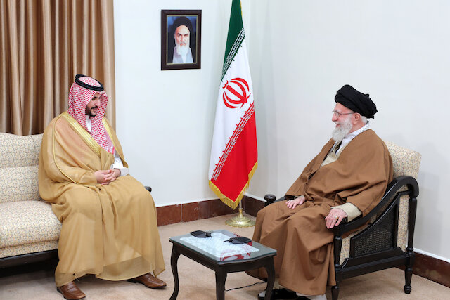 Message from Saudi Arabian king delivered by their Minister of Defense to Imam Khamenei