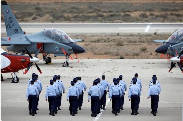 The threat to the expulsion of the Zionist army pilots against opposition to the Gaza war