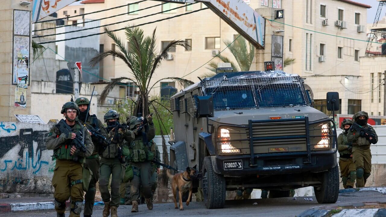 Israeli Army Continues Mass Arrests in West Bank Amid Escalation /West Bank , Israeli military , Palestinian arrests , Jenin , Hebron