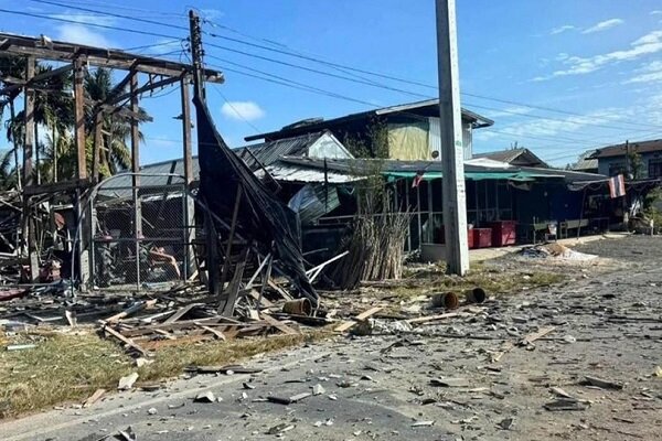 Cambodia-Thailand Border Clashes Result in Casualties, Displacement /Cambodia , Thailand , Border Dispute , Clashes , Casualties