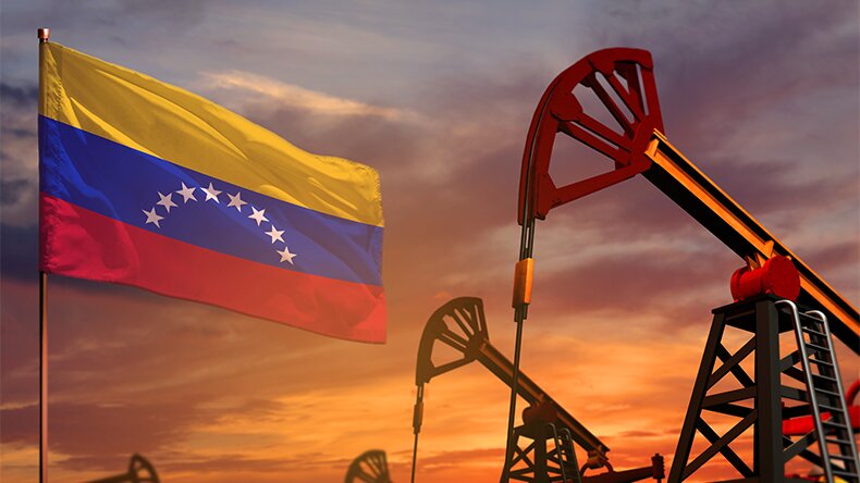 Venezuela Begins Shutting Oil Wells Amid US Naval Blockade and Storage Crisis /Venezuela , oil production , US sanctions , PDVSA , Orinoco Belt