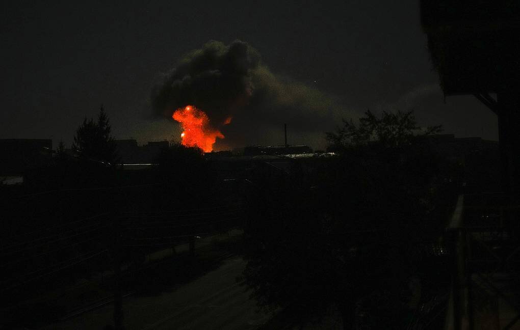 Powerful Explosions Rock Kyiv as Ukraine Faces Missile Attacks /Ukraine , Kyiv , missile attack , Russia , air defense