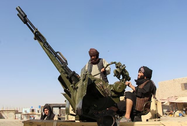 Afghanistan and Pakistan Exchange Heavy Fire Along Border After Peace Talks Fail /Afghanistan , Pakistan , Border Clashes , Peace Talks , Taliban