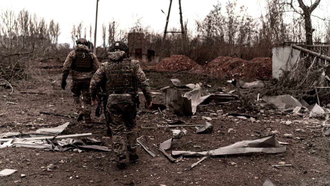 Ukrainian Forces Retreat En Masse Near Kharkiv as Russian Troops Advance /Ukraine , Russia , Kharkiv , military retreat , conflict