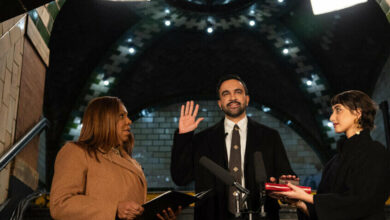 New York's First Muslim Mayor Sworn In with Quran at Historic Ceremony /New York , Muslim mayor , Zahran Mammadani , inauguration , Bernie Sanders