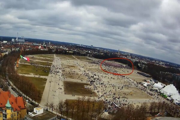 German Newspaper Questions Munich Police Claims on Pro-Pahlavi Rally Size /Munich Police , Pahlavi Supporters , Süddeutsche Zeitung , Rally Attendance , Crowd Analysis