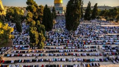 100,000 Palestinians Attend Al-Aqsa Mosque Amidst Israeli Restrictions /Al-Aqsa Mosque , Palestinian worshipers , Israeli restrictions , Ramadan , occupied Jerusalem