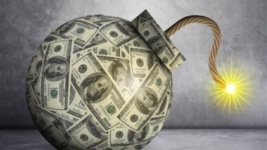 آمریکا به دور شدن جهان از دلار کمک میکند