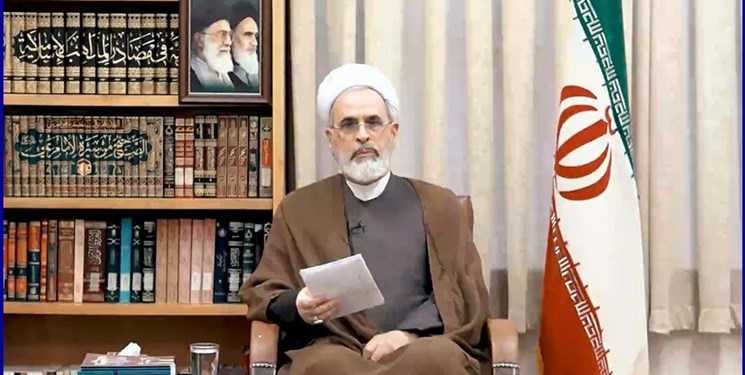 آیتالله اعرافی: آتش زدن قرآن کریم توهین به تمام ادیان جهان و پیروان آن است