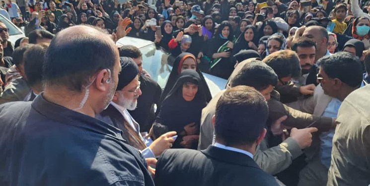 استقبال بینظیر مردم از رئیسی در فرودگاه بم+فیلم و عکس