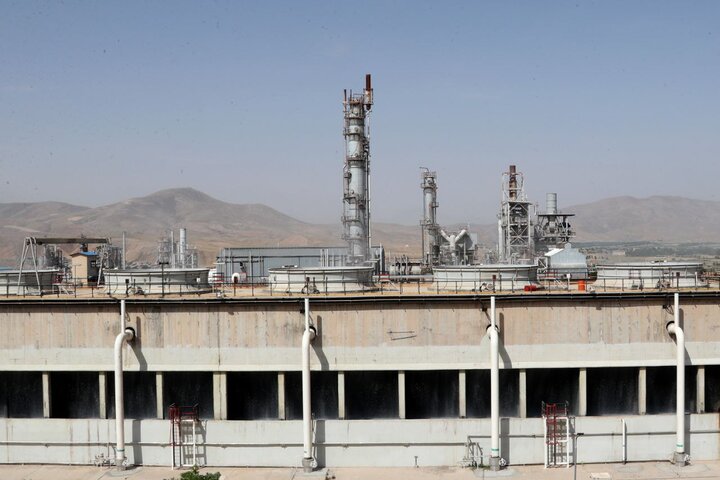 خبر خوب برای پالایشی ها و پتروشیمی های بورس/ افزایش نرخ دلار