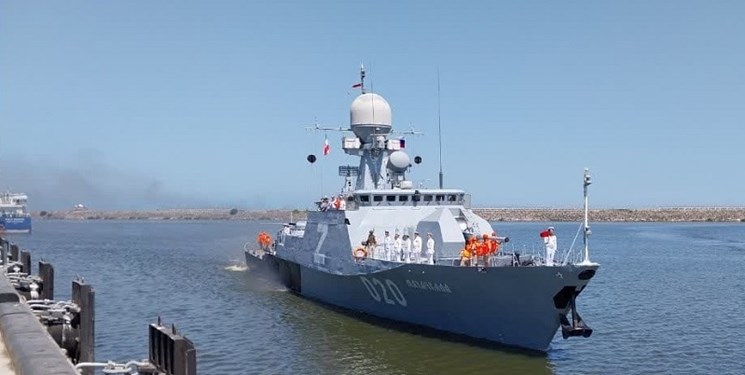 پهلوگیری ناو موشکانداز روسیه در منطقه چهارم «نداجا»