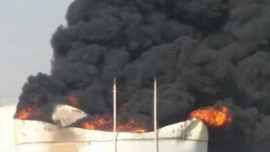 آتشسوزی مهیب مخازن قیر در غرب بندرعباس+فیلم