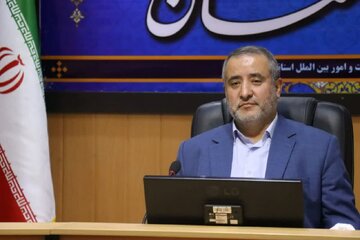 اصناف خط مقدم مقابله و کاهش تورم در جامعه هستند