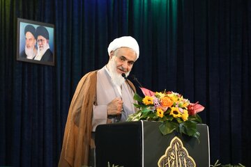 امام جمعه قزوین:اتفاقات فرانسه نتیجه سالها حمایت از منافقان است