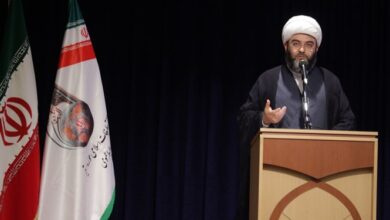 حجتالاسلام قمی: دشمن به دنبال ترویج دروغ جدایی مردم از انقلاب است