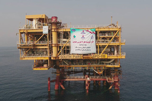 سازههای جانبی نخستین سکوی فاز ۱۱ پارس جنوبی نصب شد