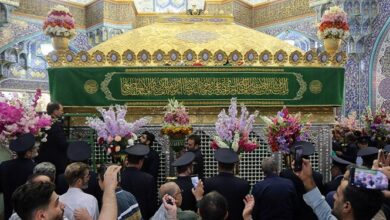 فیلم| خطبهخوانی خدام و گلآرایی ضریح حرم قم به مناسبت عید غدیر