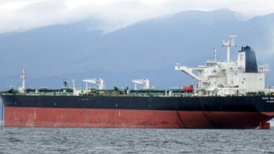 نجات خدمه شناور نفتکش در آبهای بندر عسلویه