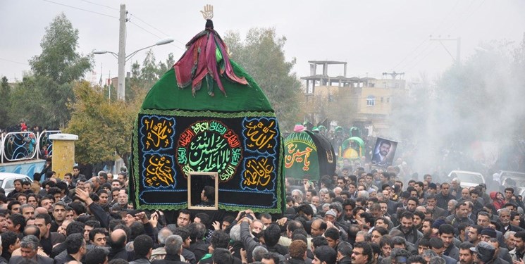 نخل گردانی بادرودیها با پایبرهنه در روز عاشورا +تصاویر و فیلم