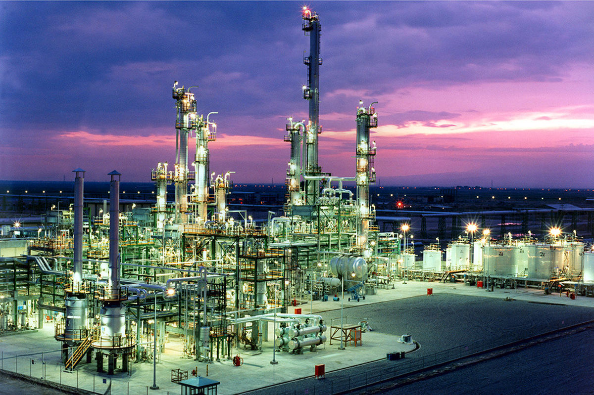 نه افزایش قیمت خوراک و نه تکذیب نرخ تسعیر فرآوردههای نفتی/ علت ریزش صنعت پتروشیمی مشخص شد!