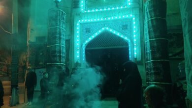 همنوایی مردم با شام غریبان حسینی در قدیمیترین تکیه تهران + فیلم و تصاویر