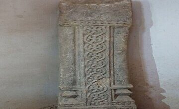 کشف یک سنگ نگاره باستانی در شهرستان نایین