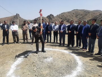 کلنگزنی طرح فاضلاب روستای چلوان شهرستان سامان